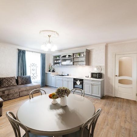 Lux Apartment On Duhnovicha Street .Free Parking. Úzhgorod Exterior foto