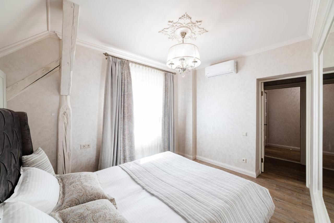 Lux Apartment On Duhnovicha Street .Free Parking. Úzhgorod Exterior foto