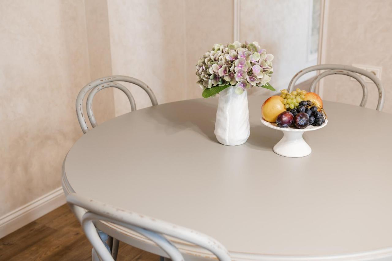 Lux Apartment On Duhnovicha Street .Free Parking. Úzhgorod Exterior foto