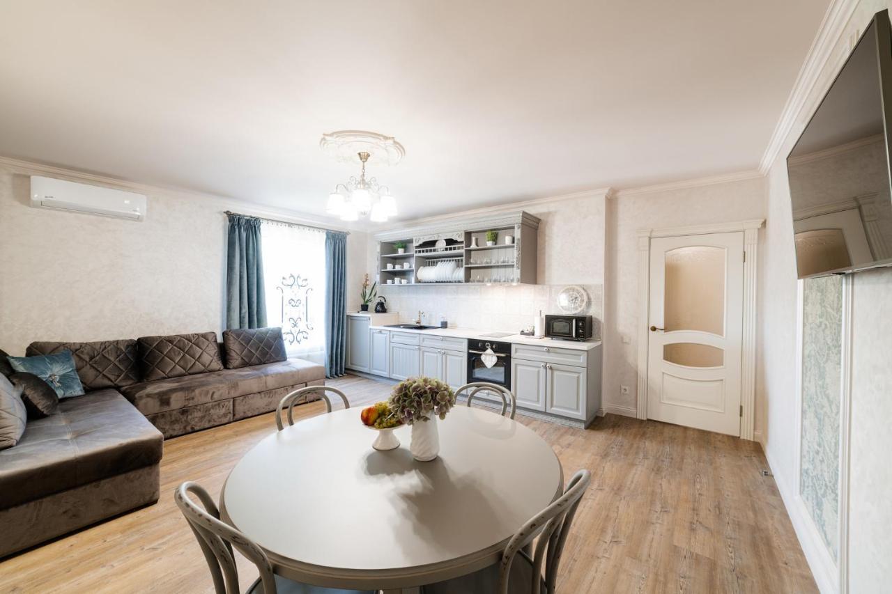 Lux Apartment On Duhnovicha Street .Free Parking. Úzhgorod Exterior foto