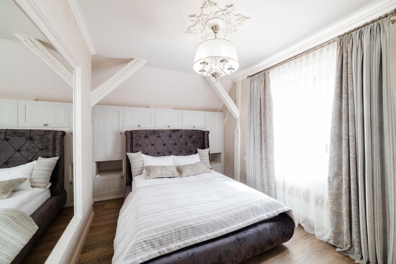 Lux Apartment On Duhnovicha Street .Free Parking. Úzhgorod Exterior foto