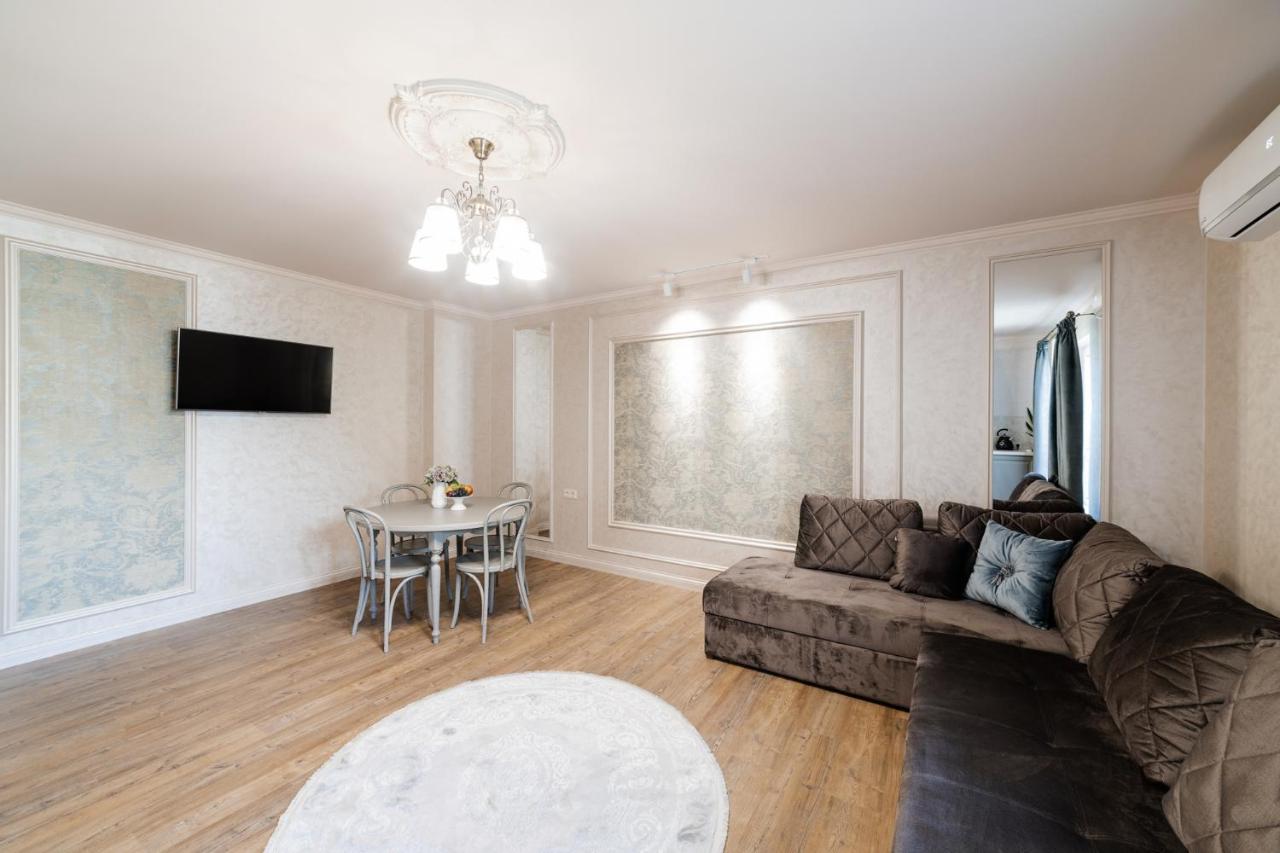 Lux Apartment On Duhnovicha Street .Free Parking. Úzhgorod Exterior foto