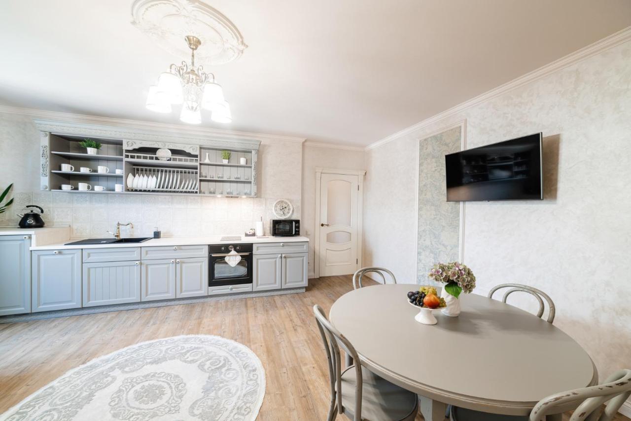 Lux Apartment On Duhnovicha Street .Free Parking. Úzhgorod Exterior foto
