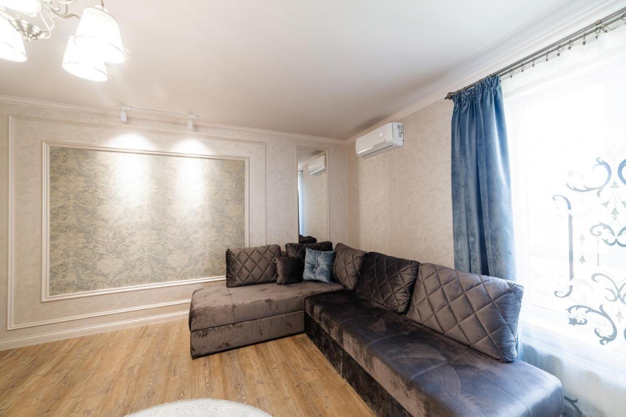 Lux Apartment On Duhnovicha Street .Free Parking. Úzhgorod Exterior foto