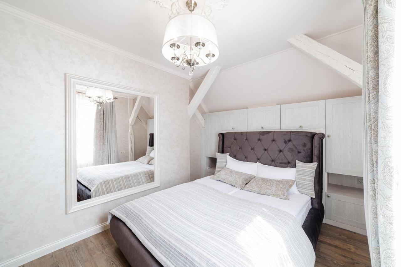 Lux Apartment On Duhnovicha Street .Free Parking. Úzhgorod Exterior foto