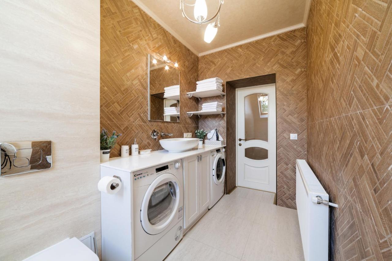 Lux Apartment On Duhnovicha Street .Free Parking. Úzhgorod Exterior foto